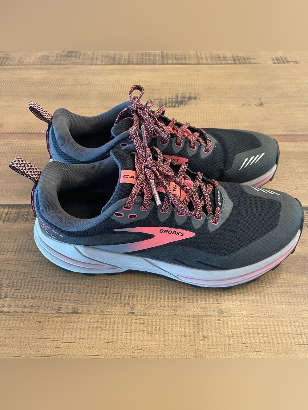 Brooks Cascadia 16 GTX Women's Trail Running Shoes Water-Resistant Mesh Black
